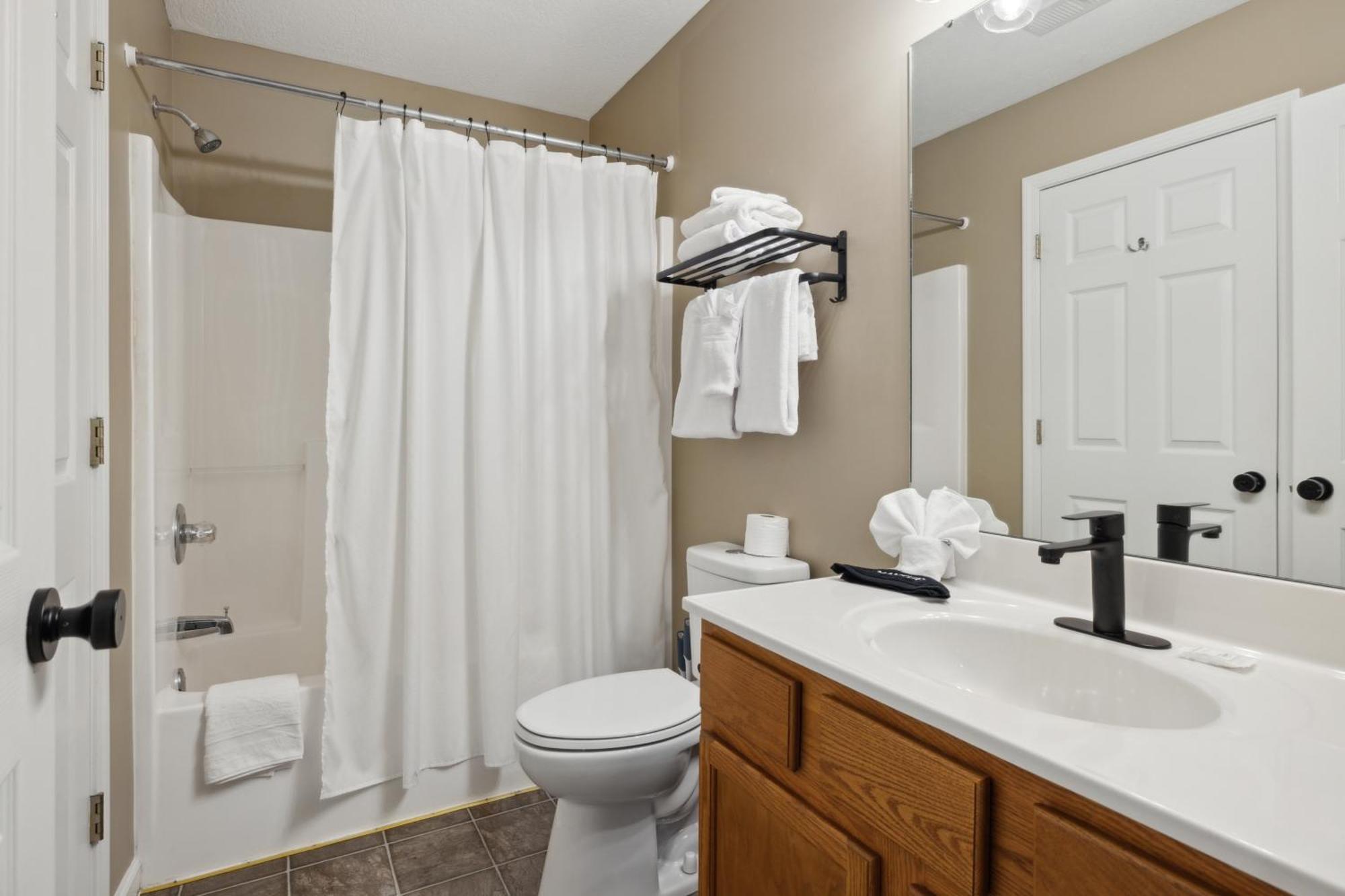 Holiday home Charming 2 Bed Oasis With River Access Hot Tub And Outdoor Fun Sleeps 6 Comfortably Pigeon Forge