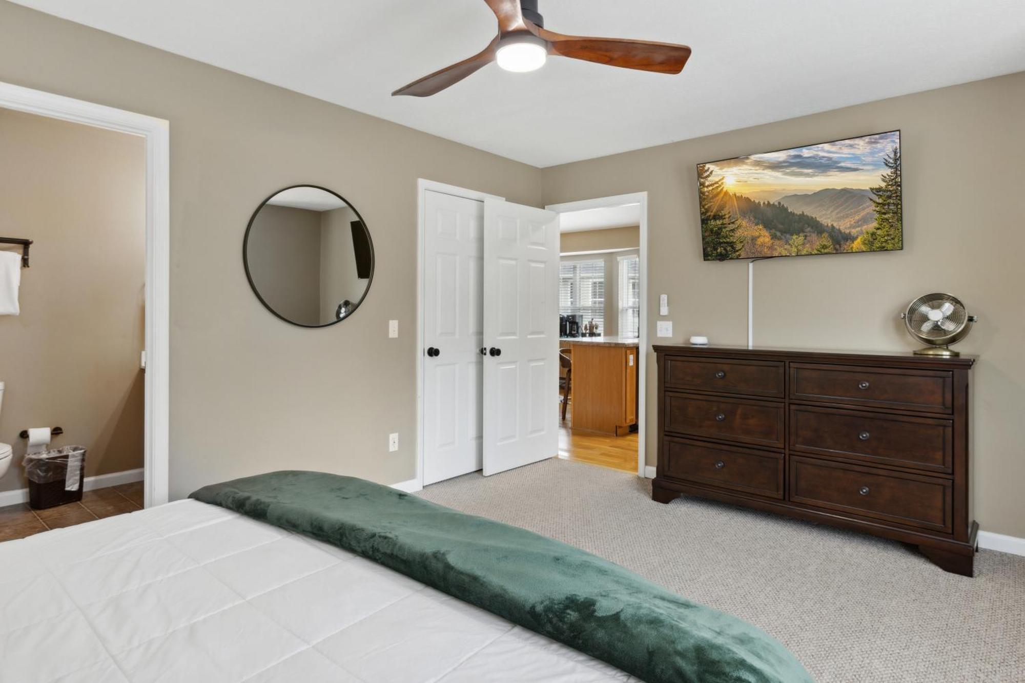 Charming 2 Bed Oasis With River Access Hot Tub And Outdoor Fun Sleeps 6 Comfortably