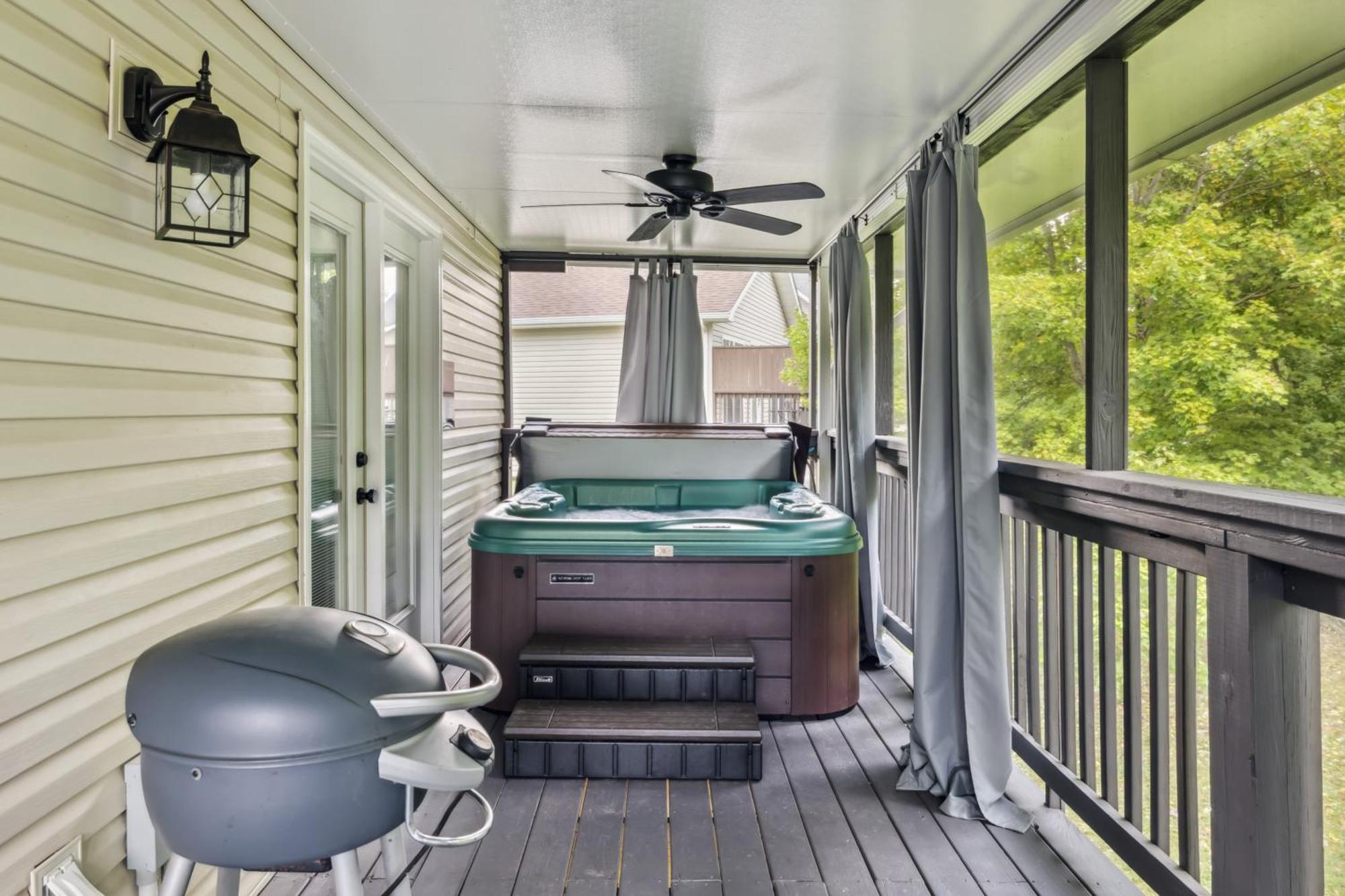 Charming 2 Bed Oasis With River Access Hot Tub And Outdoor Fun Sleeps 6 Comfortably * Pigeon Forge
