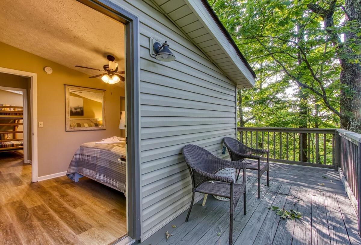 Serene W Hot Tub, Games, Wi-fi, Pets Ok Holiday home Pigeon Forge