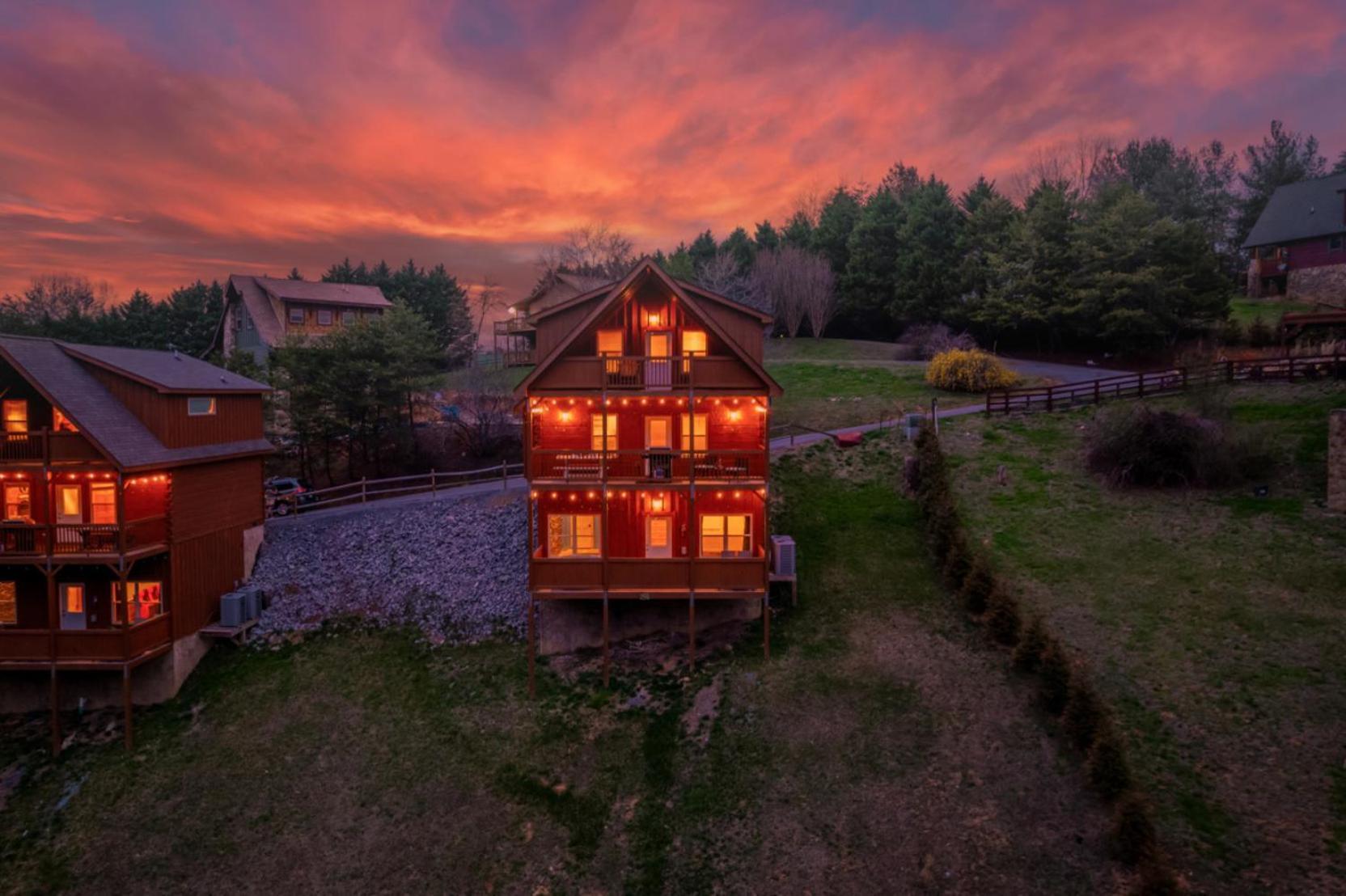 Enchanted Forest Hideaway By Ghosal Luxury * Pigeon Forge