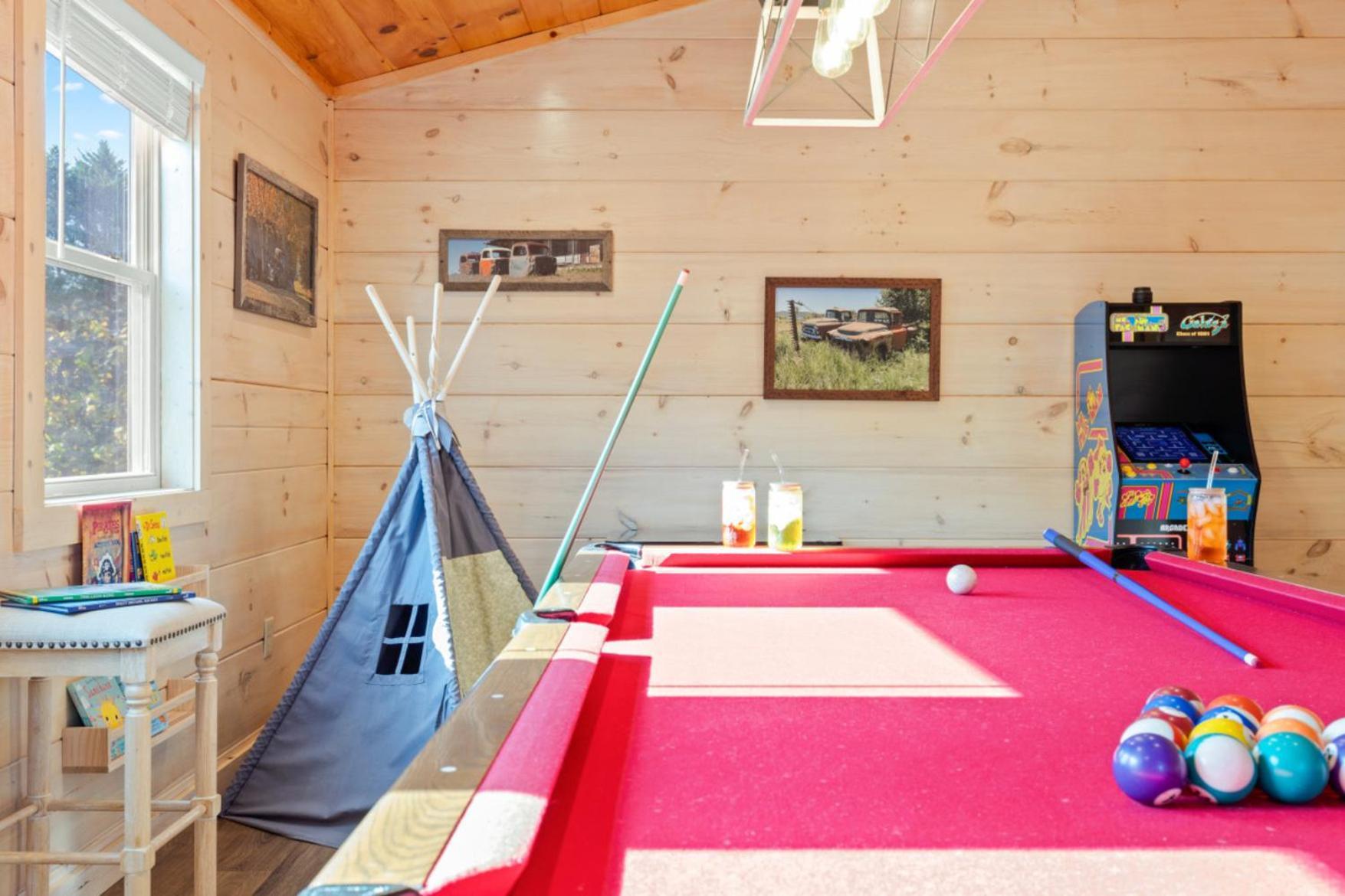 Enchanted Forest Hideaway By Ghosal Luxury * Pigeon Forge
