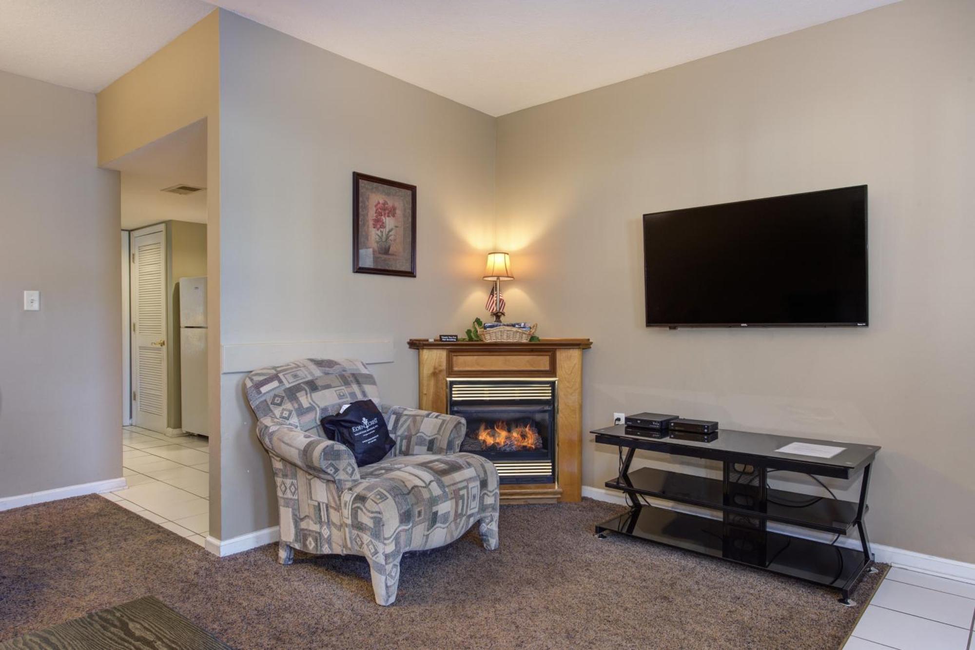 Colonial Crest Unit #113 Apartment