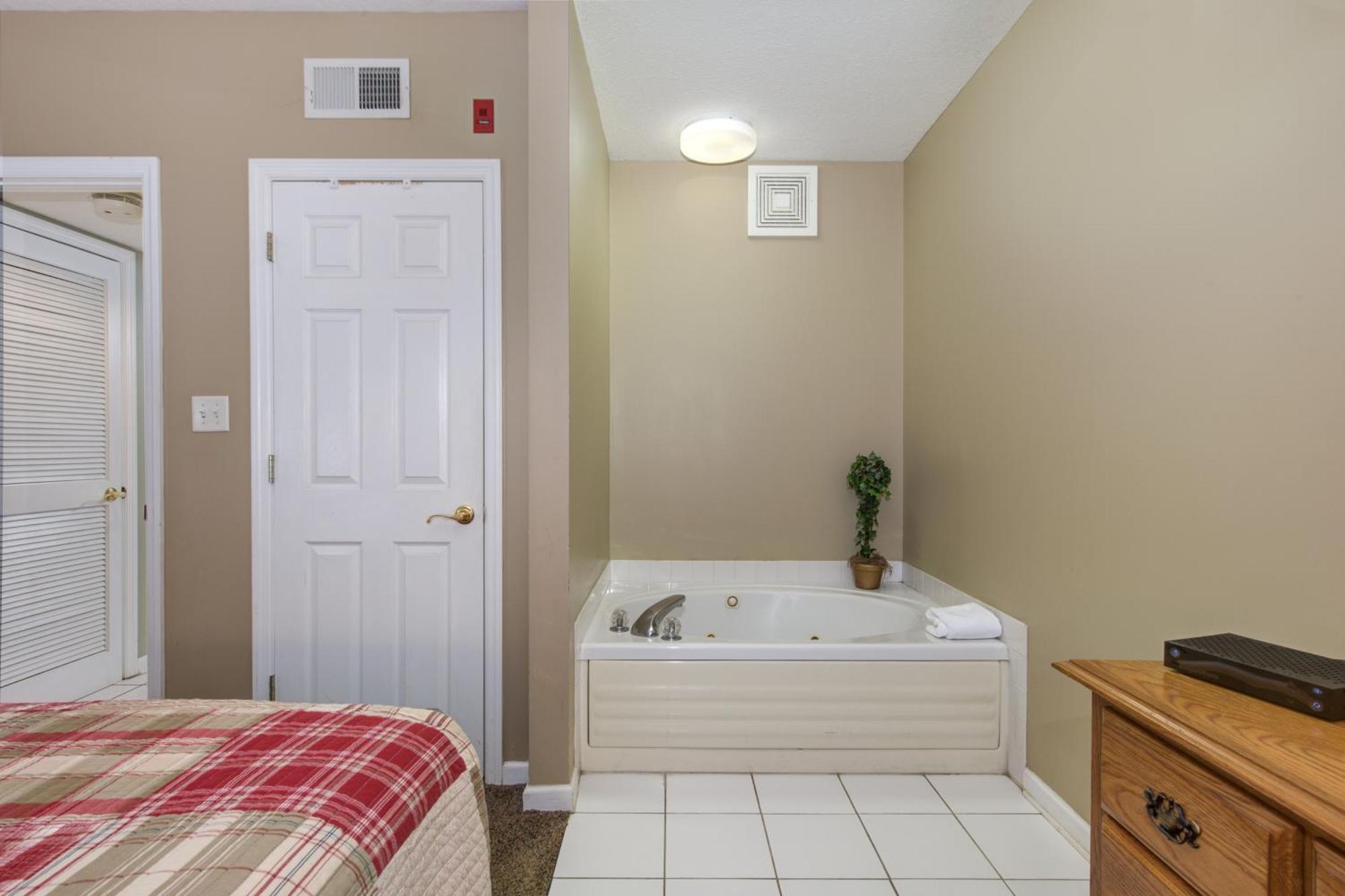 Colonial Crest Unit #113 *