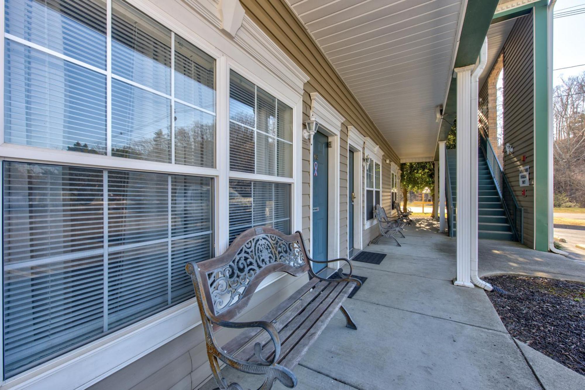Colonial Crest Unit #113 Apartment