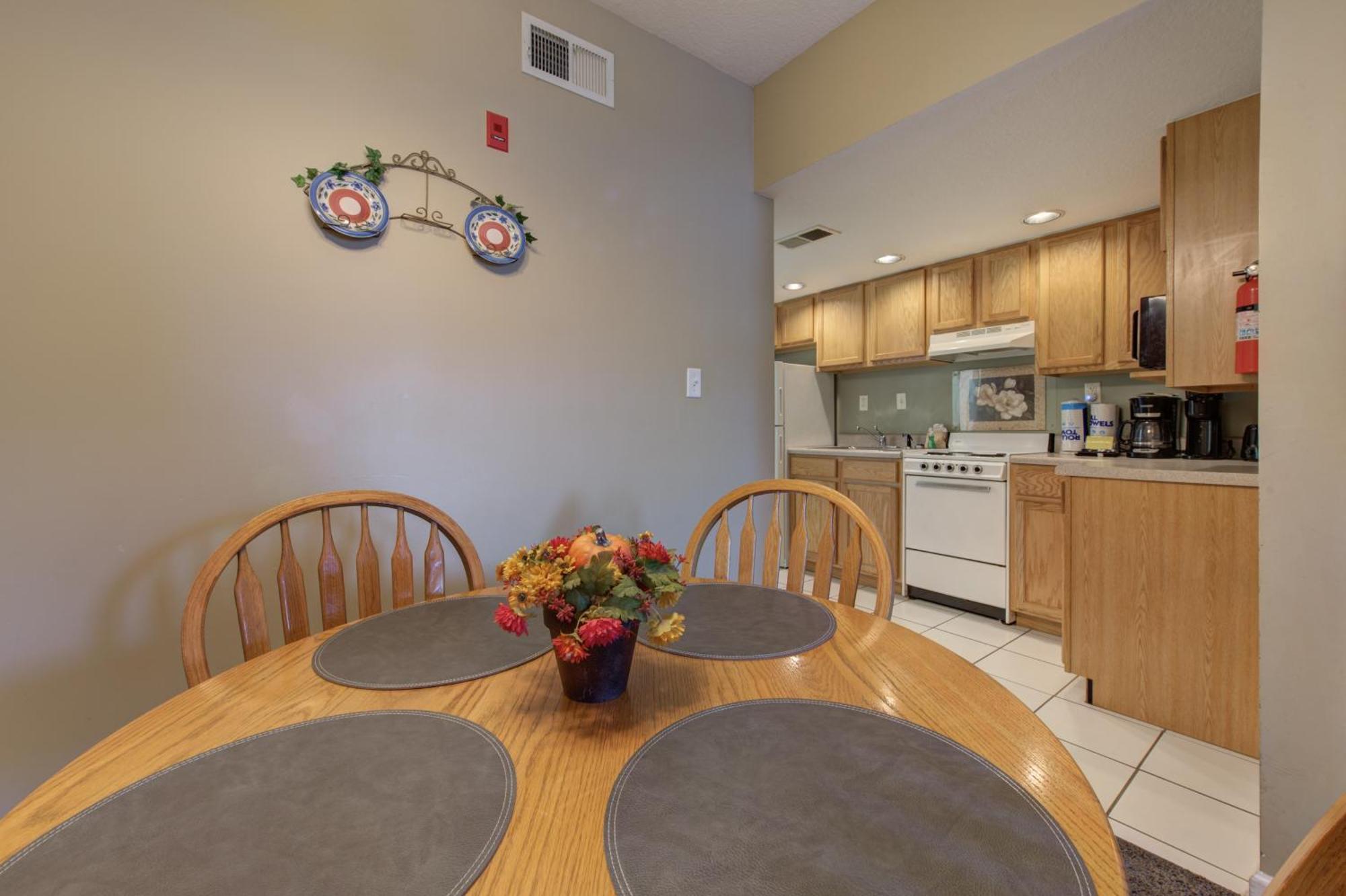 Colonial Crest Unit #113 Apartment *