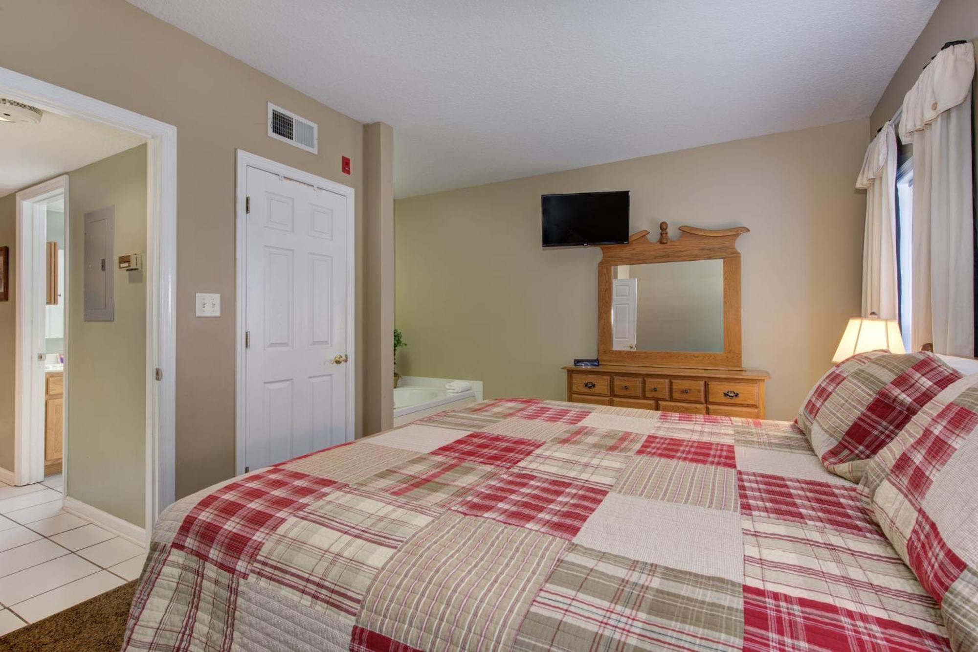 Colonial Crest Unit #113 * Pigeon Forge