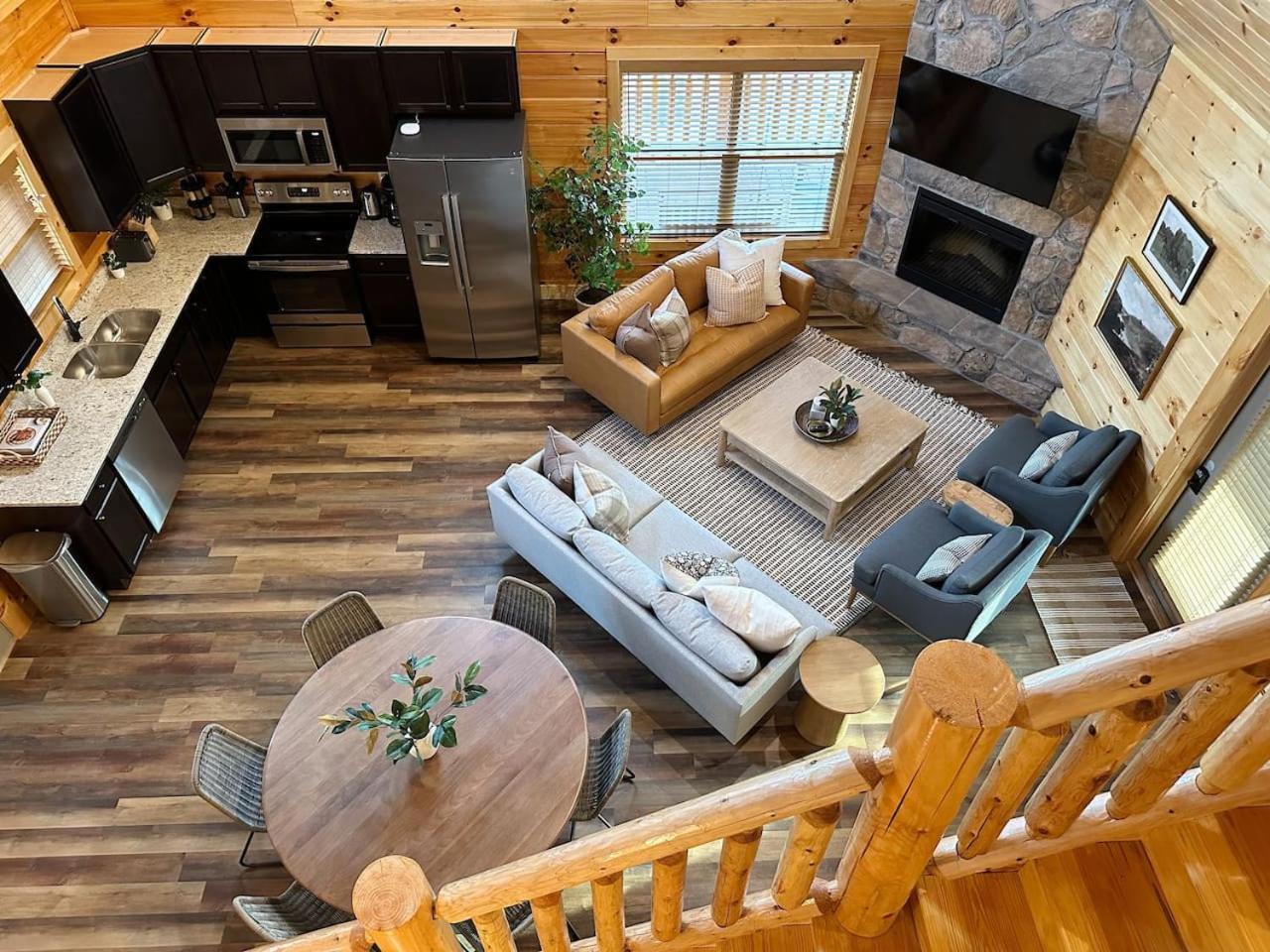 2 Sleeps 28 8bedroom Pool Hot Tub Game