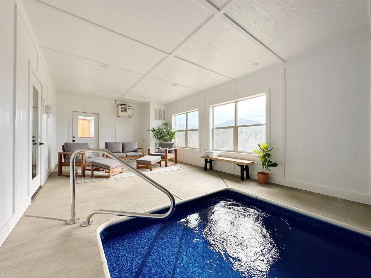 2 Sleeps 28 8bedroom Pool Hot Tub Game