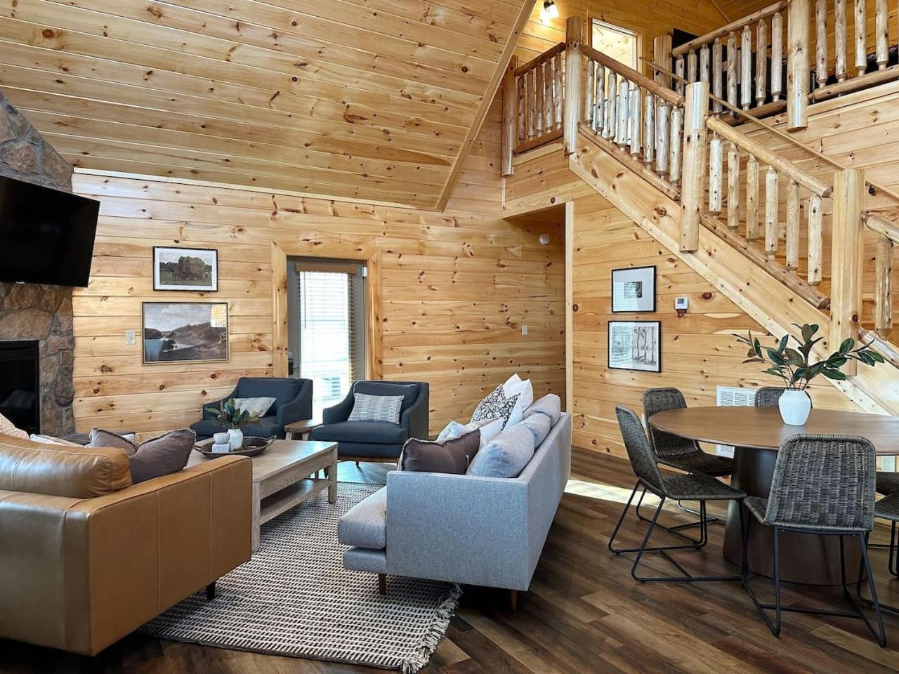 2 Sleeps 28 8bedroom Pool Hot Tub Game Pigeon Forge