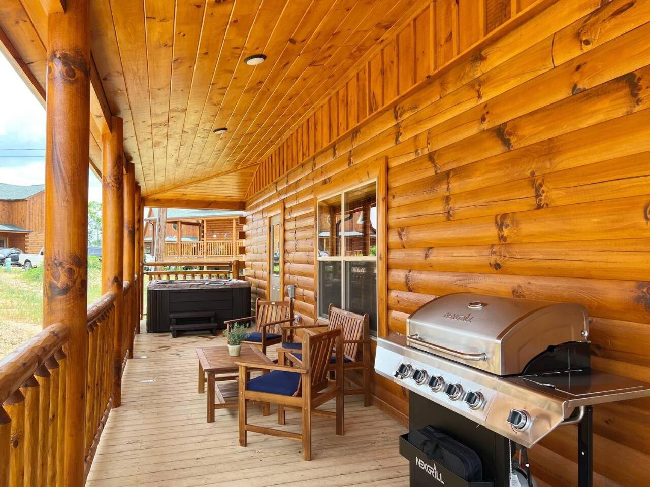 Splendid 2cabins Sleeps 28 Pool Hot Tub