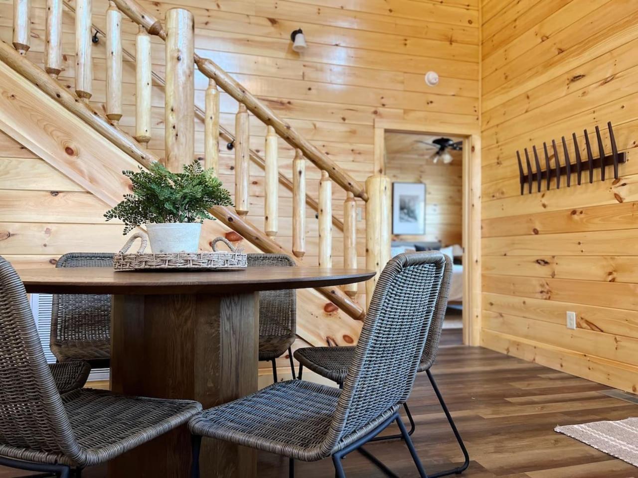 Splendid 2cabins Sleeps 28 Pool Hot Tub Holiday home