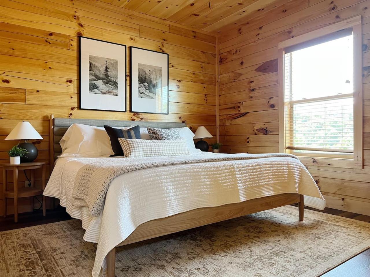 Splendid 2cabins Sleeps 28 Pool Hot Tub Holiday home Pigeon Forge