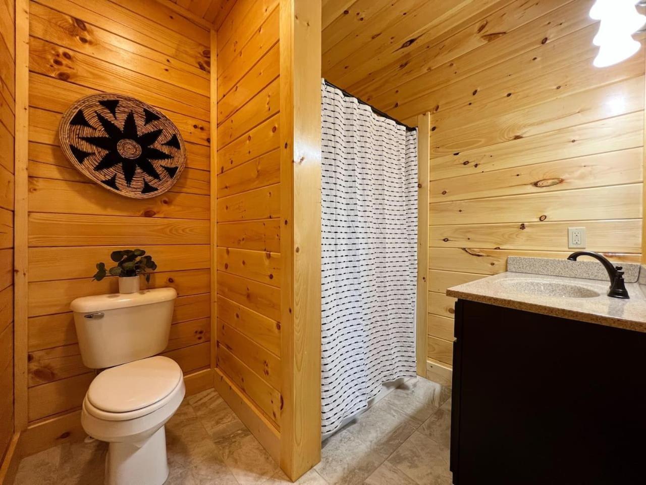 Holiday home Splendid 2cabins Sleeps 28 Pool Hot Tub Pigeon Forge