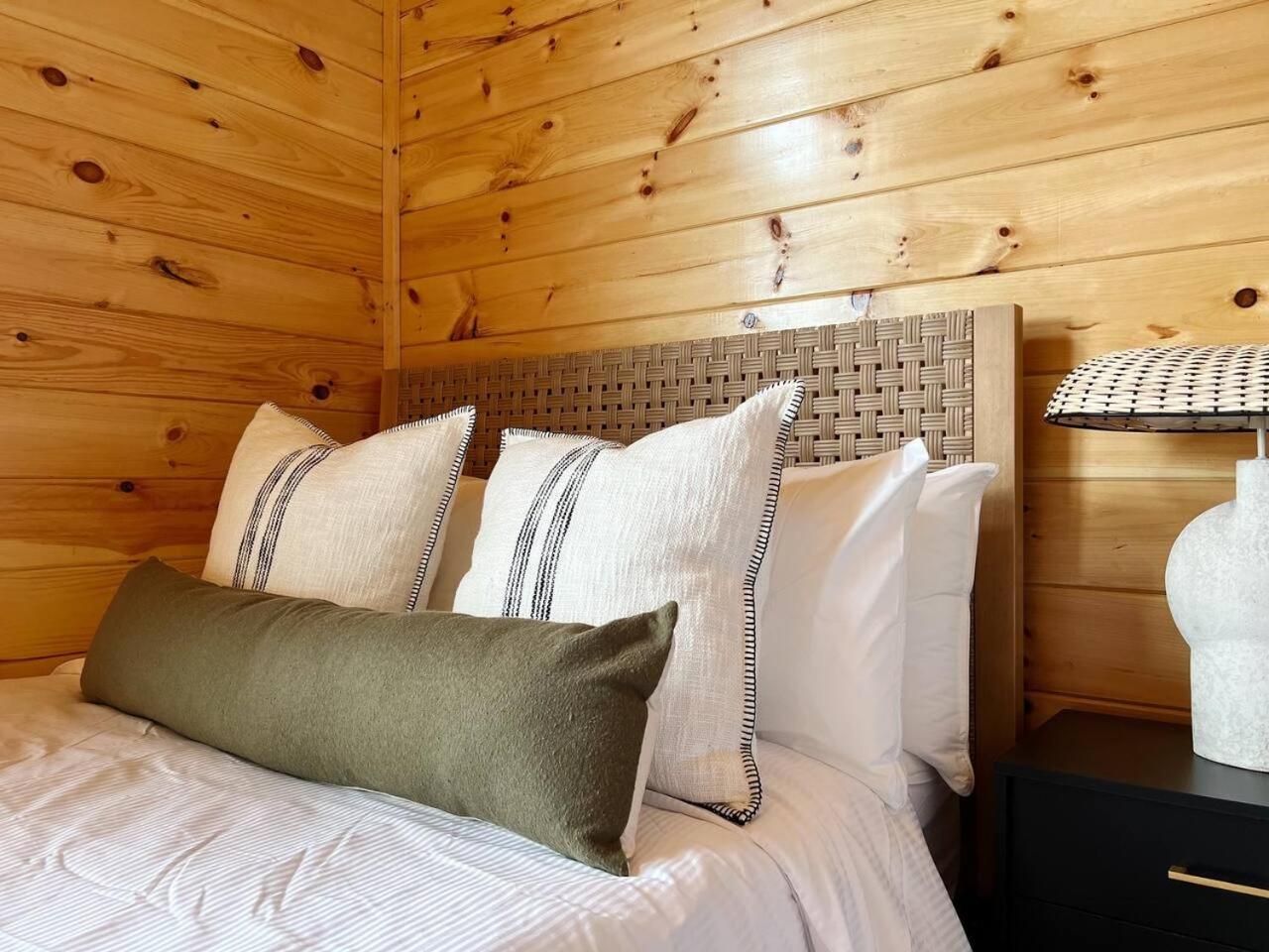 Splendid 2cabins Sleeps 28 Pool Hot Tub