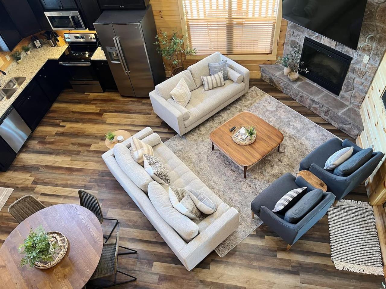 Splendid 2cabins Sleeps 28 Pool Hot Tub Pigeon Forge