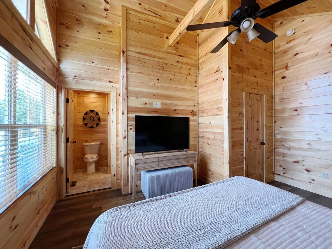 Splendid 2cabins Sleeps 28 Pool Hot Tub * Pigeon Forge
