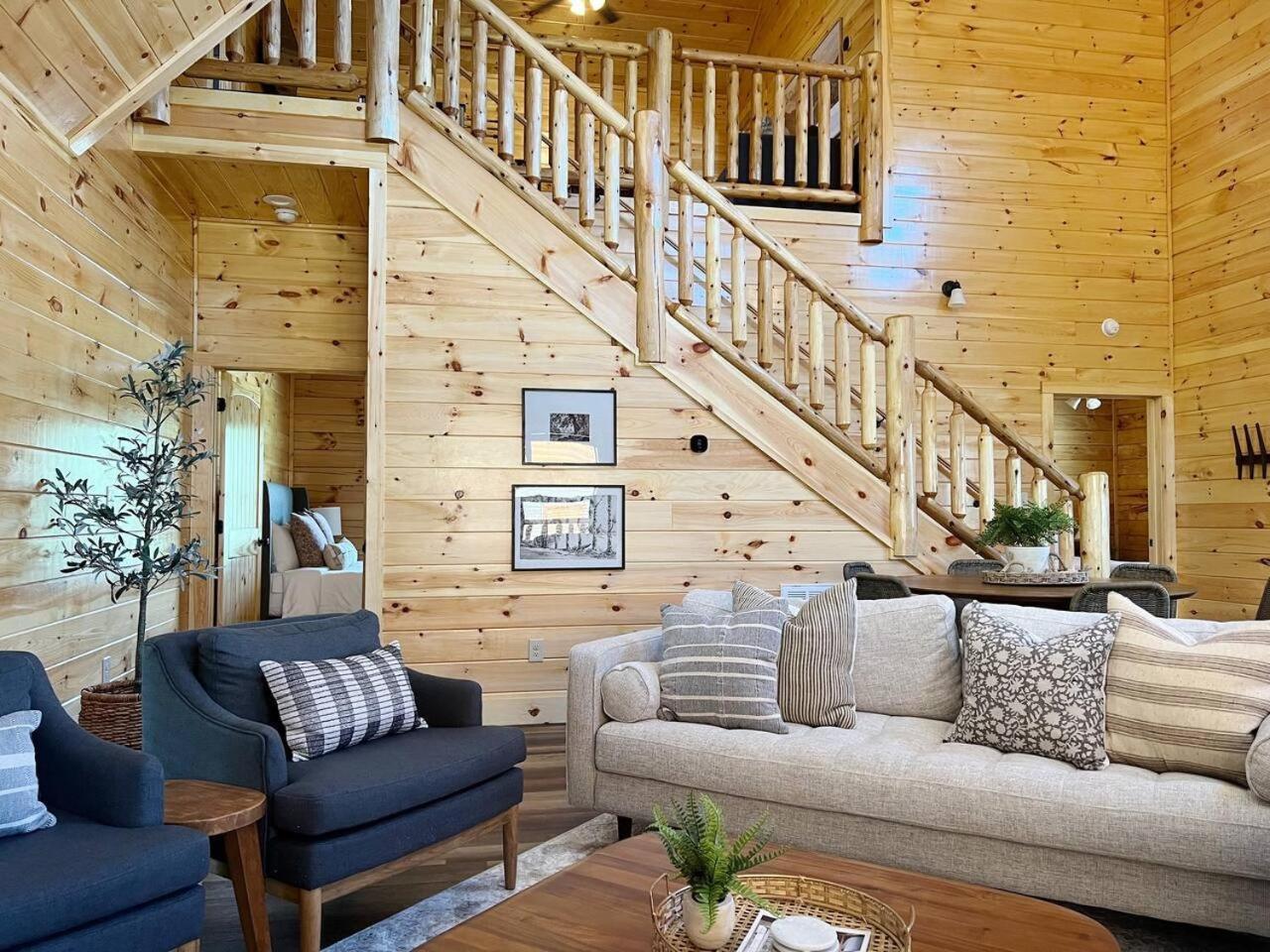 Splendid 2cabins Sleeps 28 Pool Hot Tub Holiday home *
