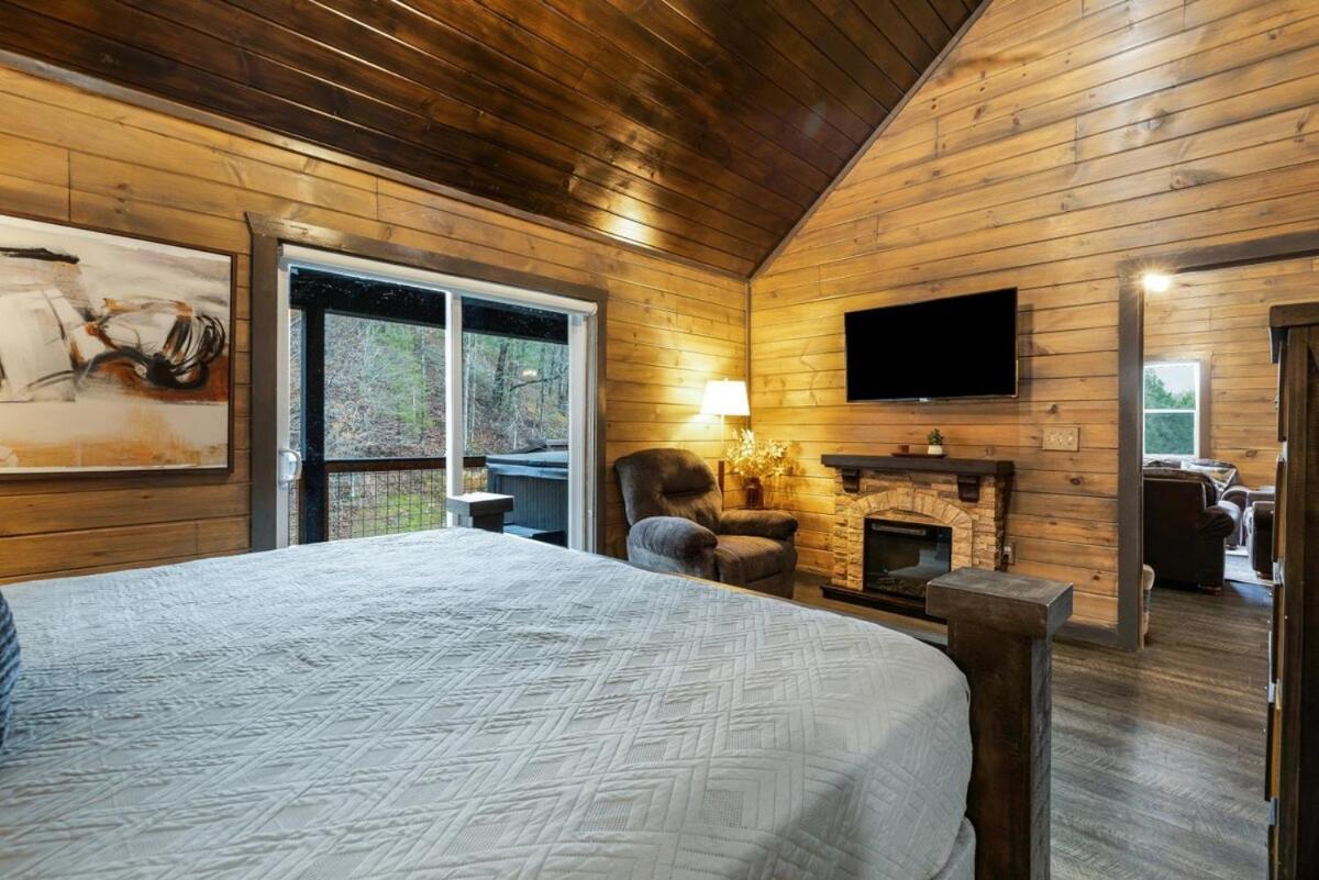 Modern Retreat Pigeon Forge