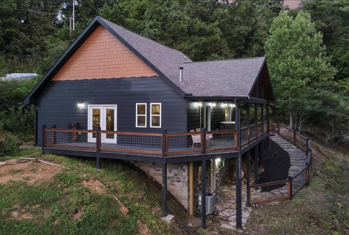 Modern Retreat Pigeon Forge