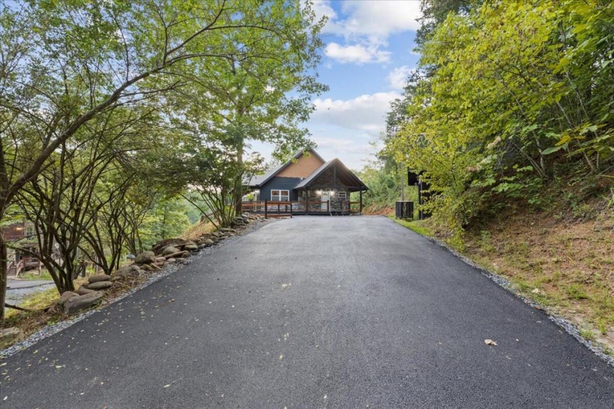 Modern Retreat Pigeon Forge