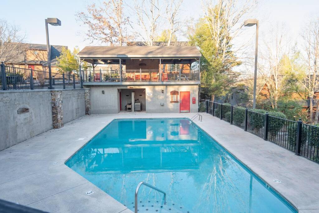 Twilight Timber - Pet Friendly With Hot Tub, And Game