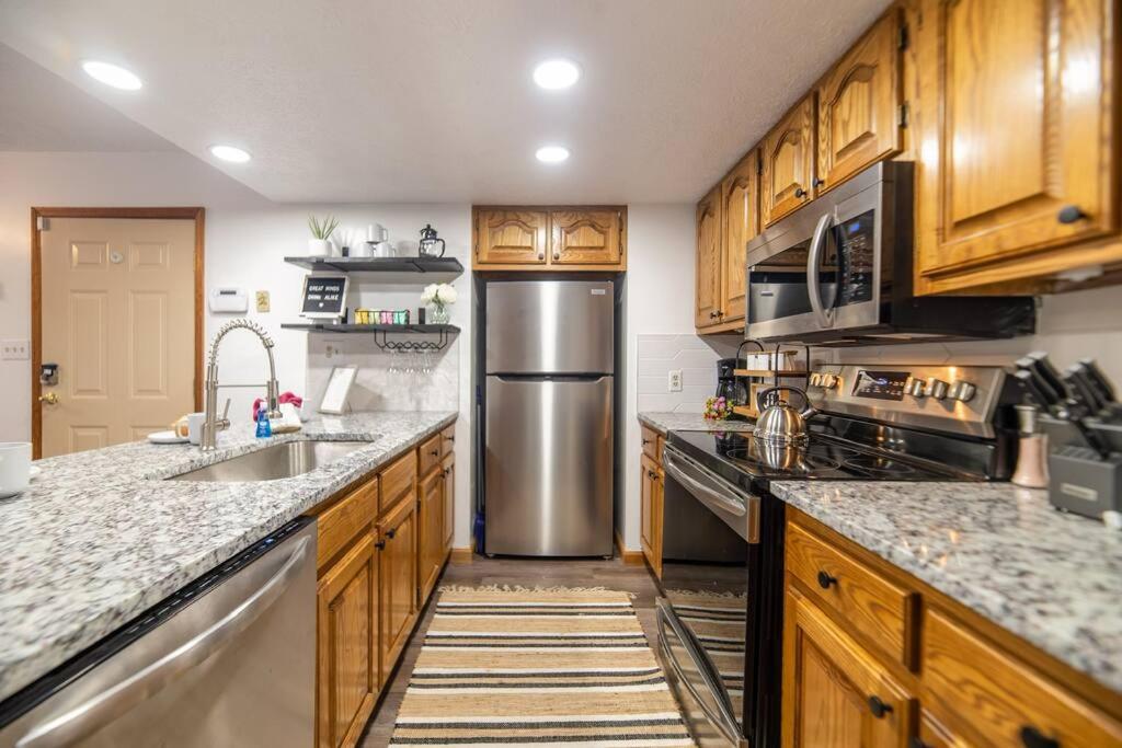 Twilight Timber - Pet Friendly With Hot Tub, And Game *