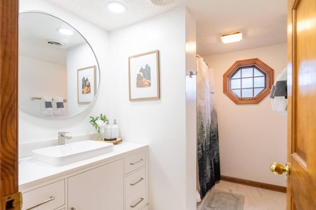 Twilight Timber - Pet Friendly With Hot Tub, And Game Pigeon Forge