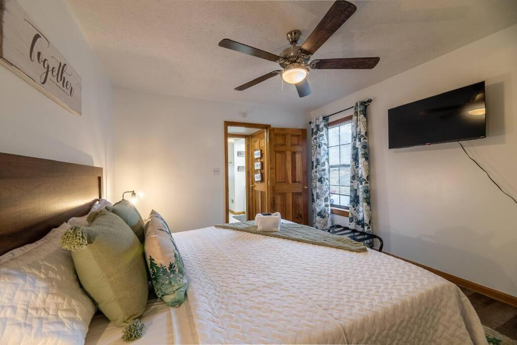 Twilight Timber - Pet Friendly With Hot Tub, And Game * Pigeon Forge