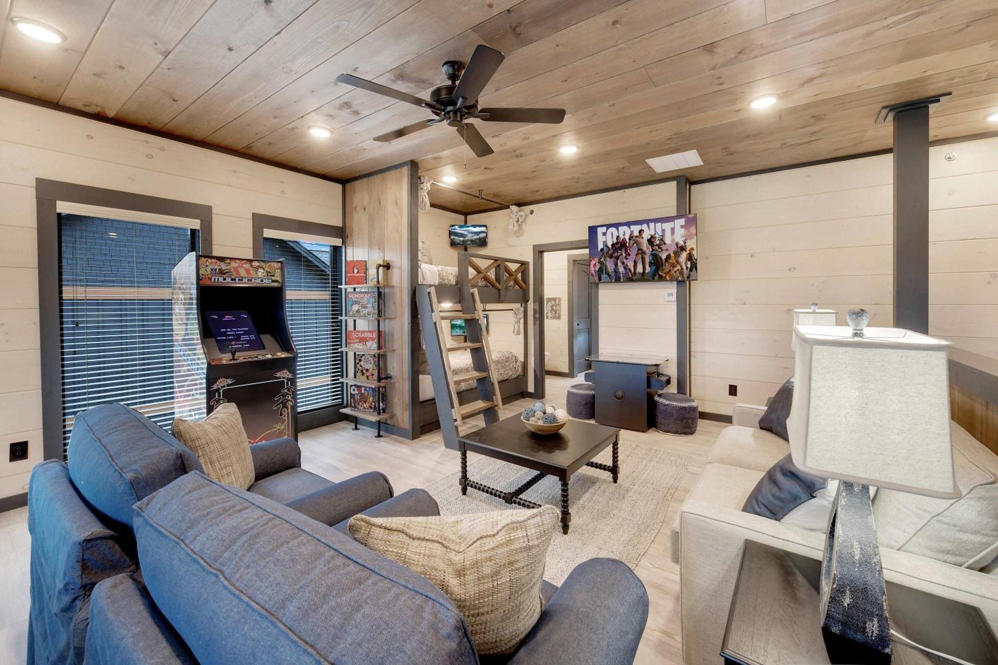 Chalet Smith Creek - 5 Bedrooms 20 Guest - Indoor Pool - Amenities Pigeon Forge