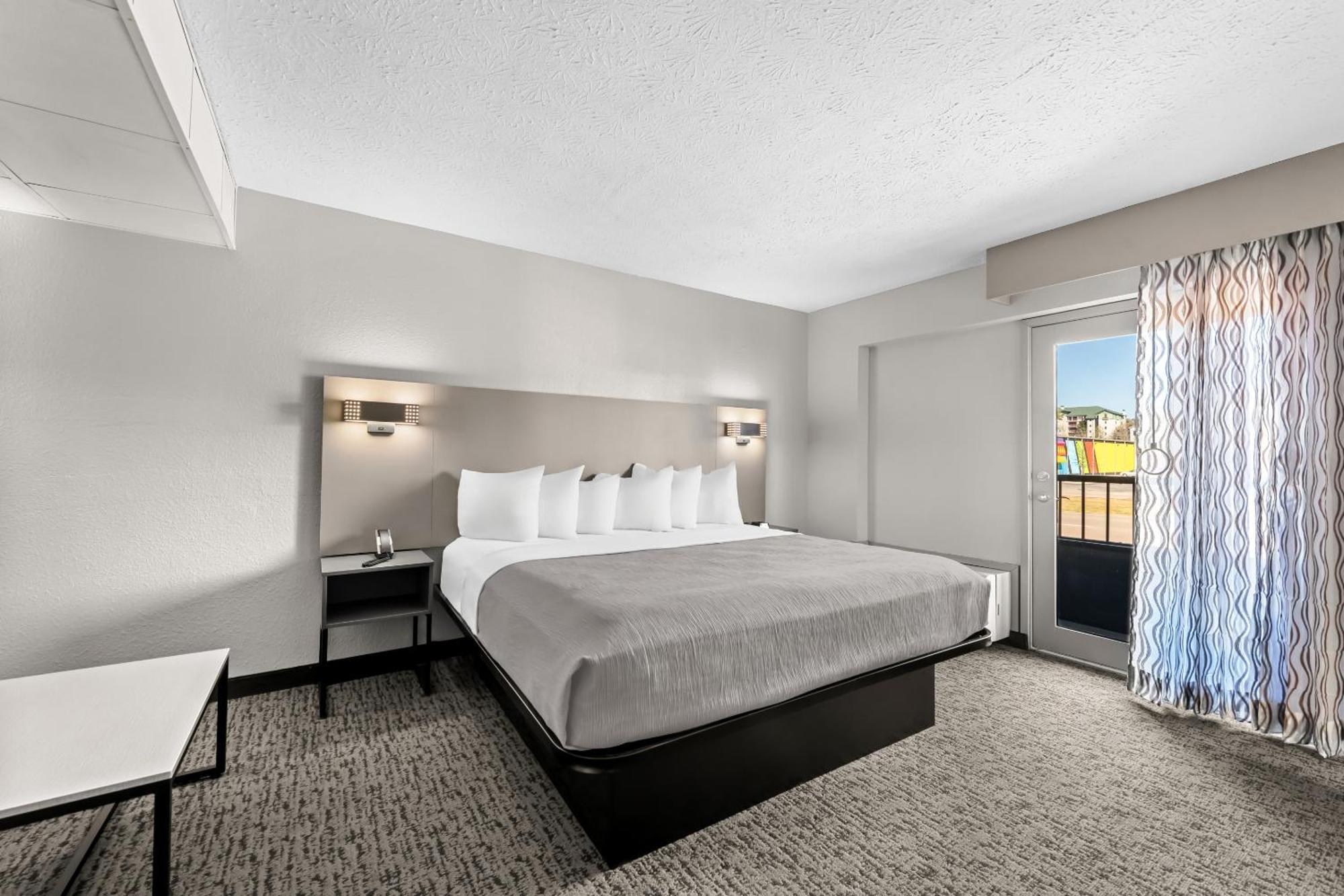 Hotel Quality & At Dollywood Lane