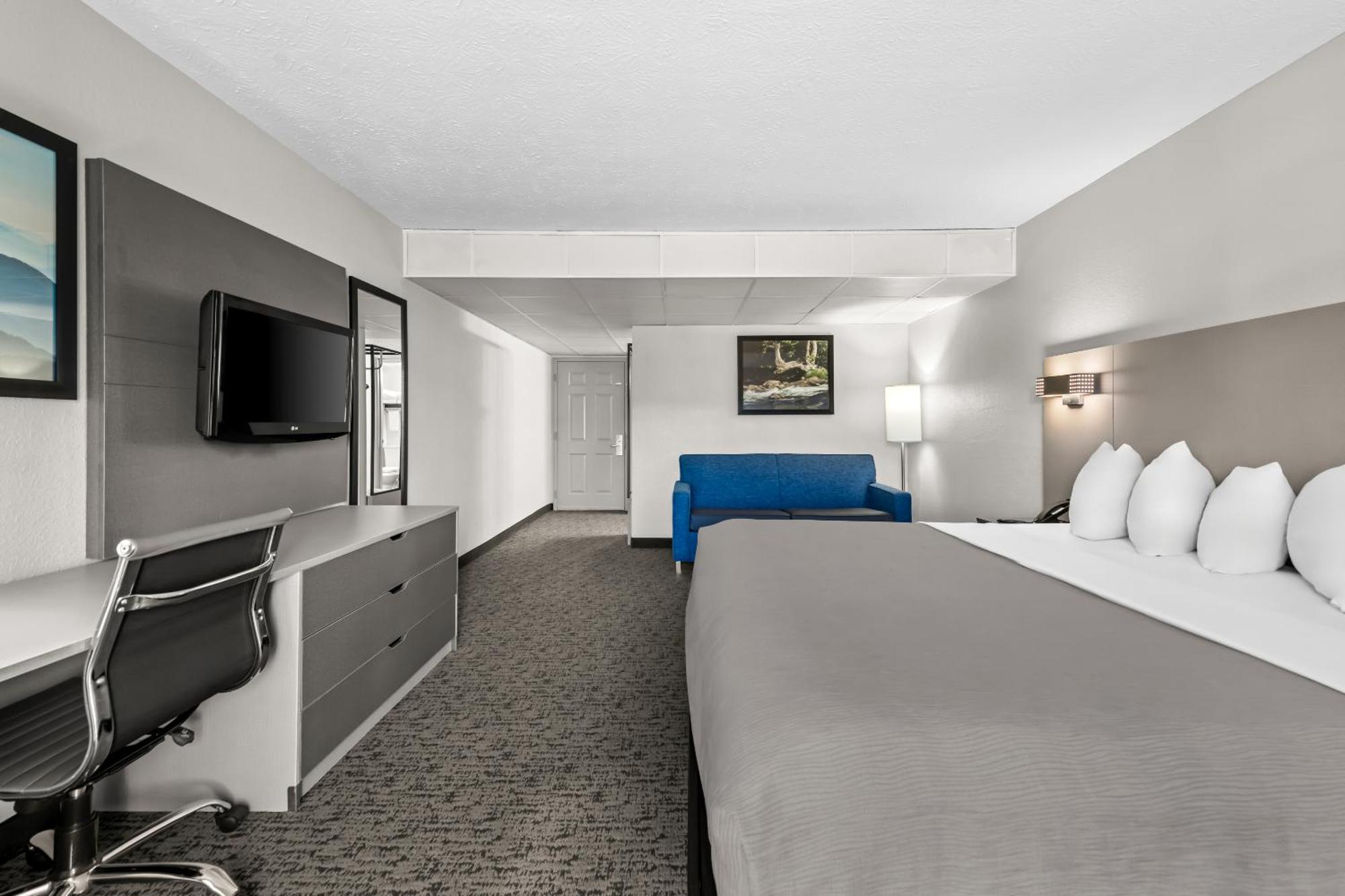 Quality & At Dollywood Lane Hotel 2*