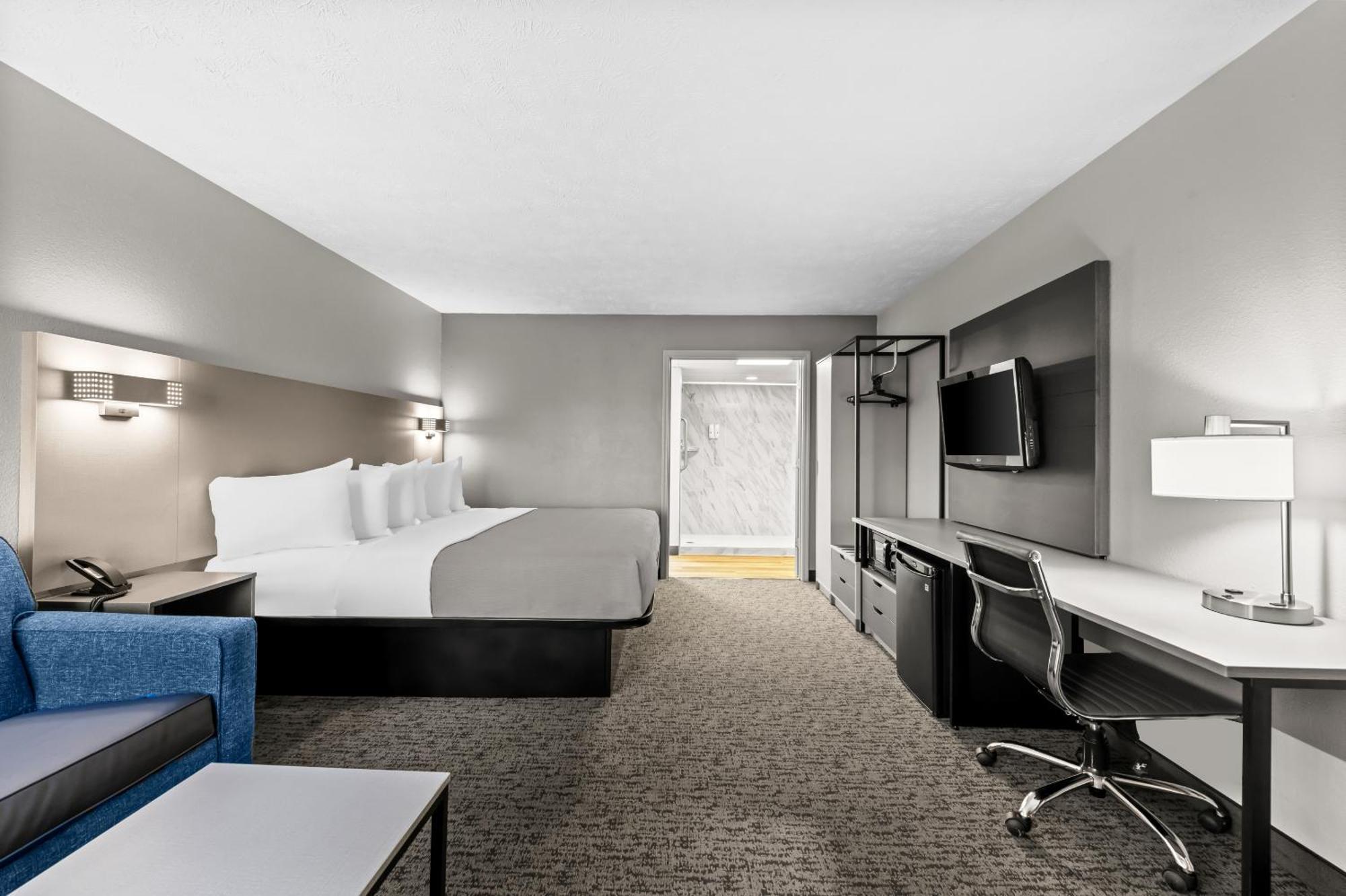 Hotel Quality & At Dollywood Lane 2*