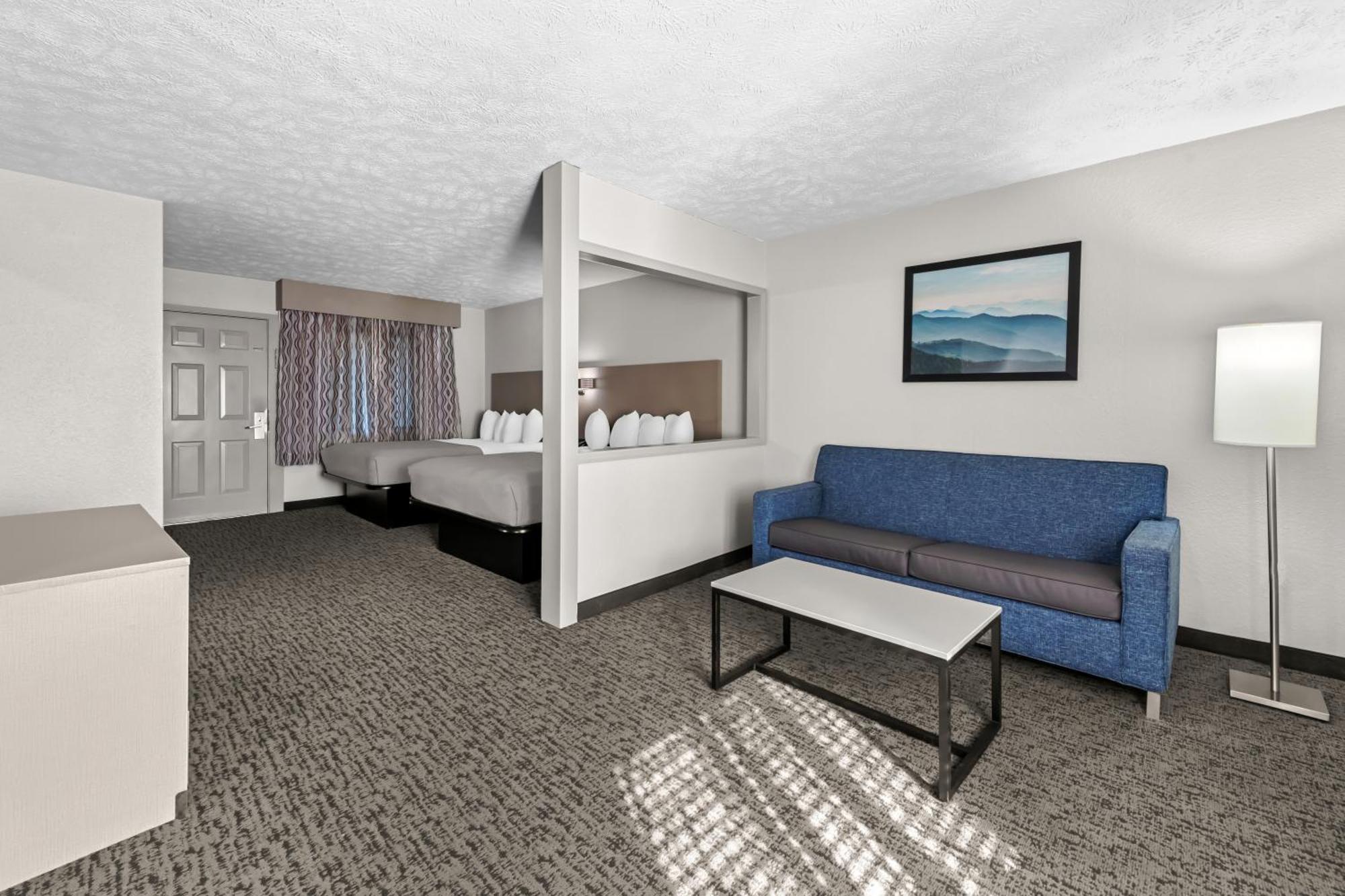 Quality & At Dollywood Lane Hotel 2*