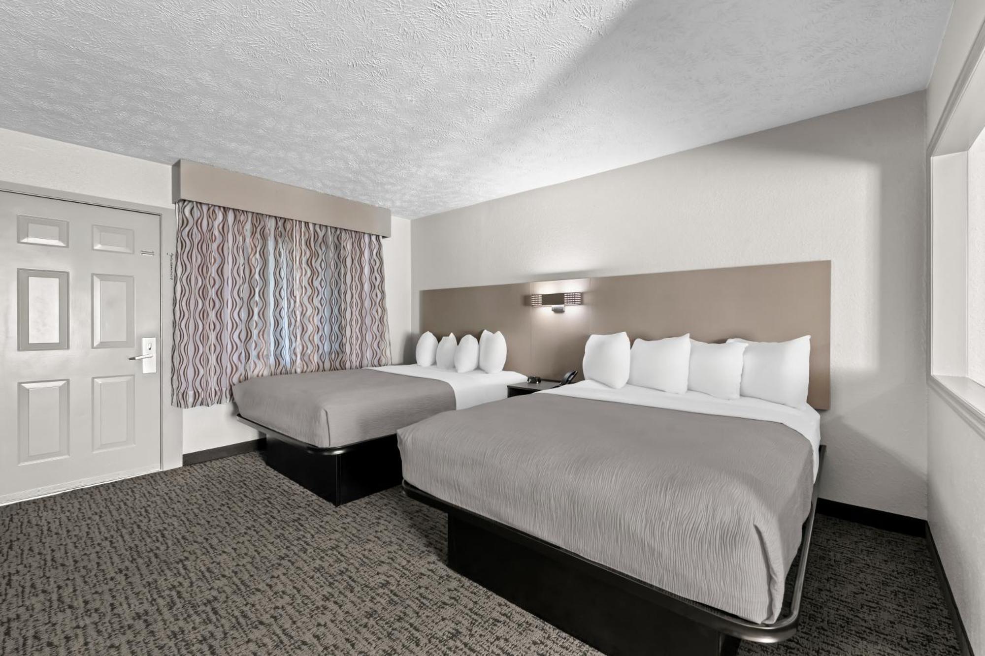 Quality & At Dollywood Lane Pigeon Forge