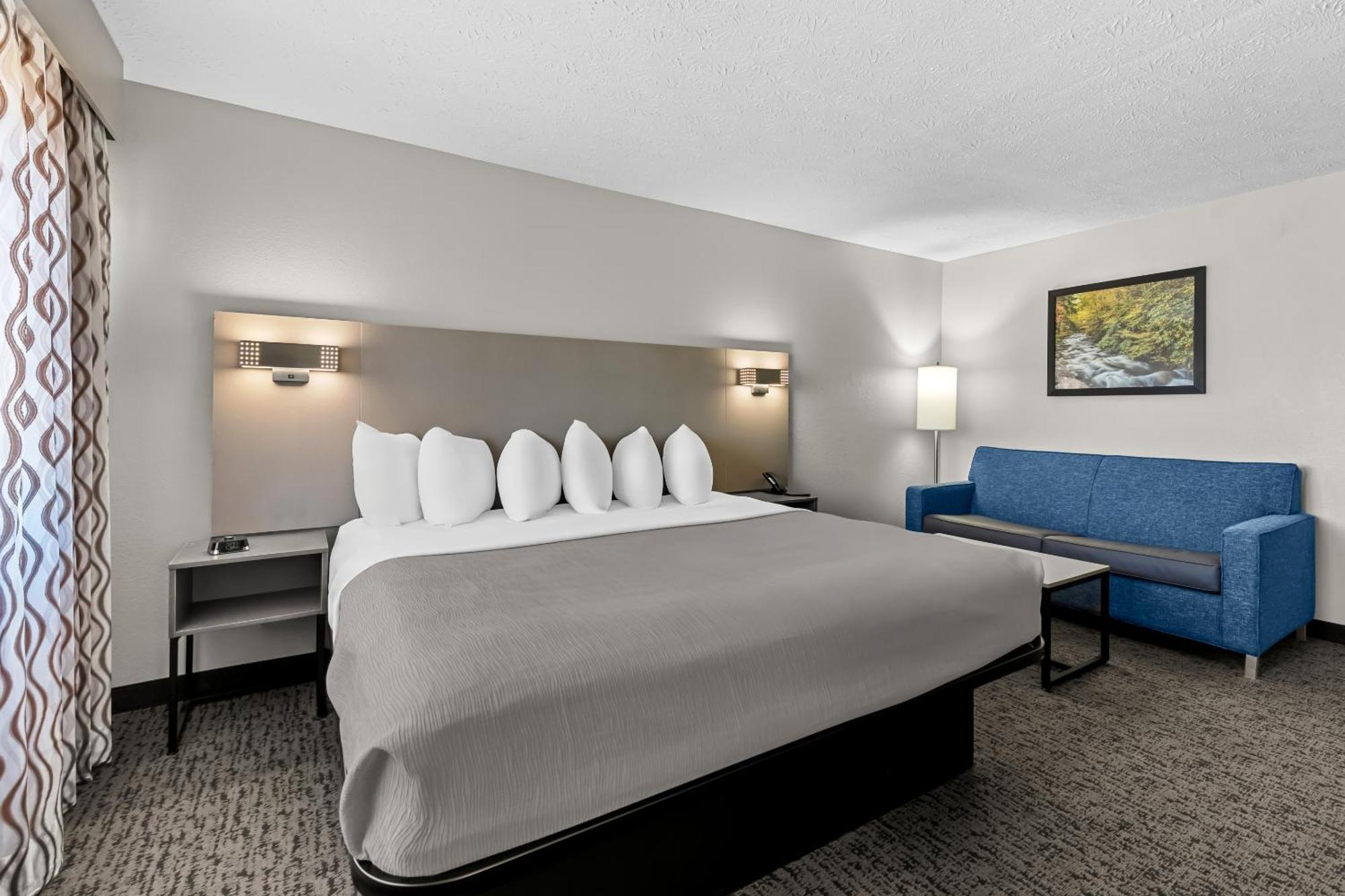 Quality & At Dollywood Lane Hotel 2*