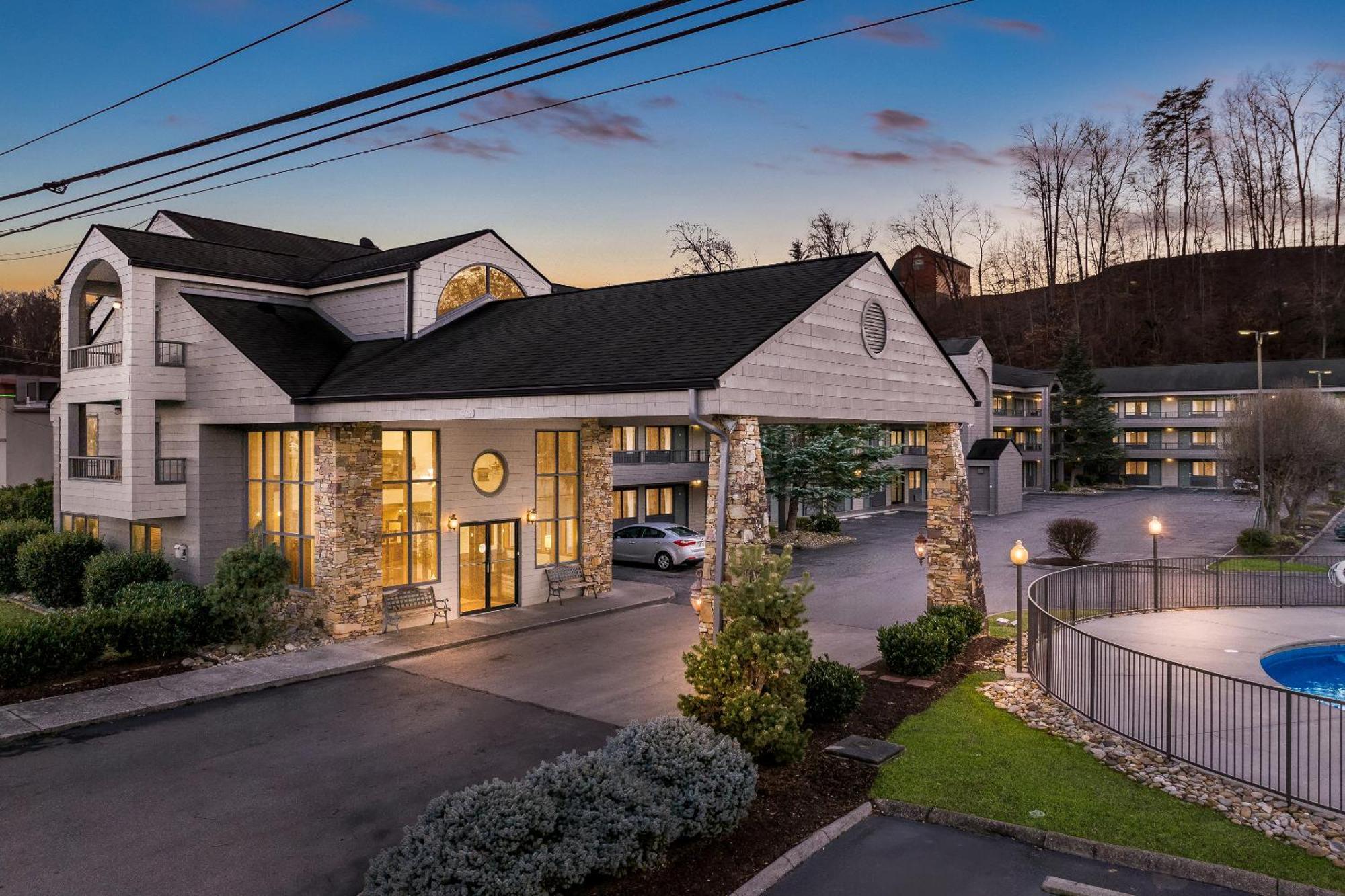 Quality & At Dollywood Lane Hotel Pigeon Forge