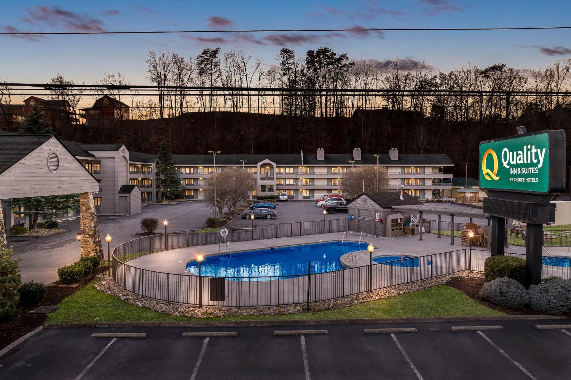 Hotel Quality & At Dollywood Lane Pigeon Forge