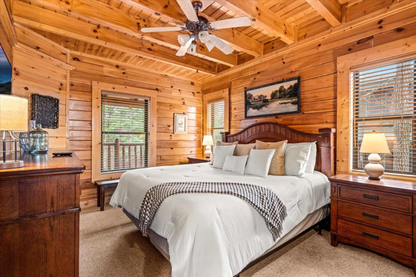 Holiday home Luxe Modern Nest- Hot Tub- Pool Table- Bbq *