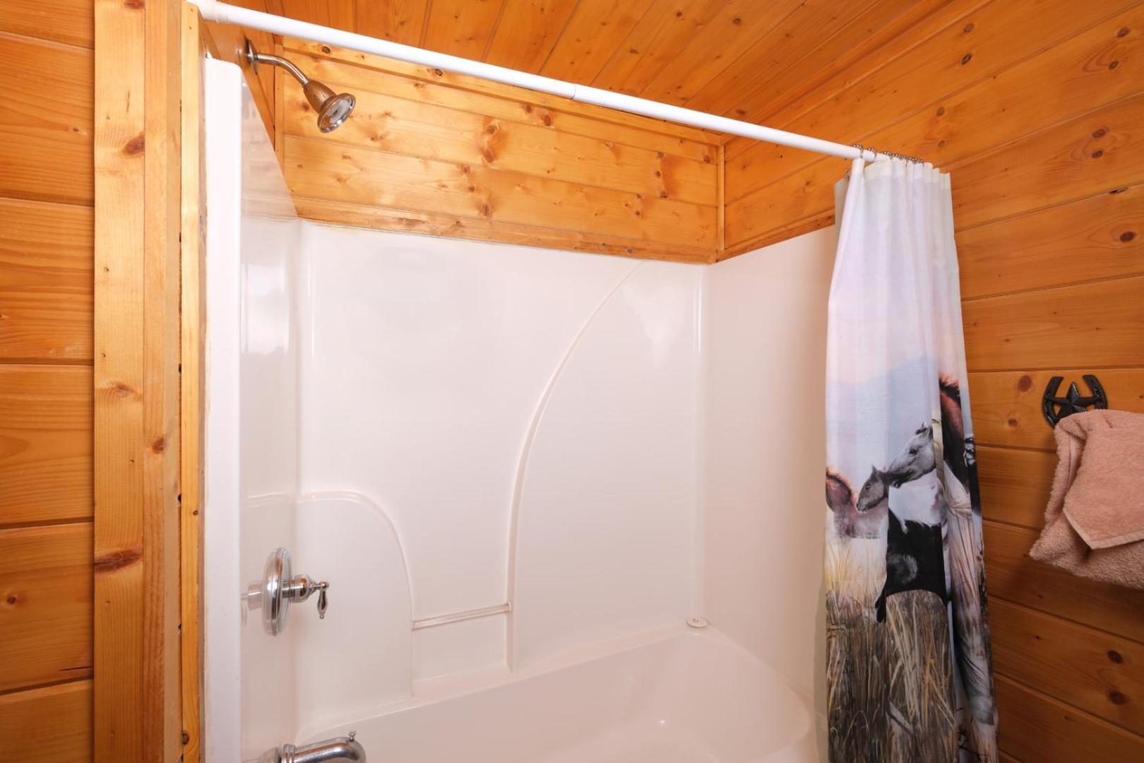 Spacious 5br 8 Min To Dollywood Hot Tub Views Free Attraction Tickets * Pigeon Forge