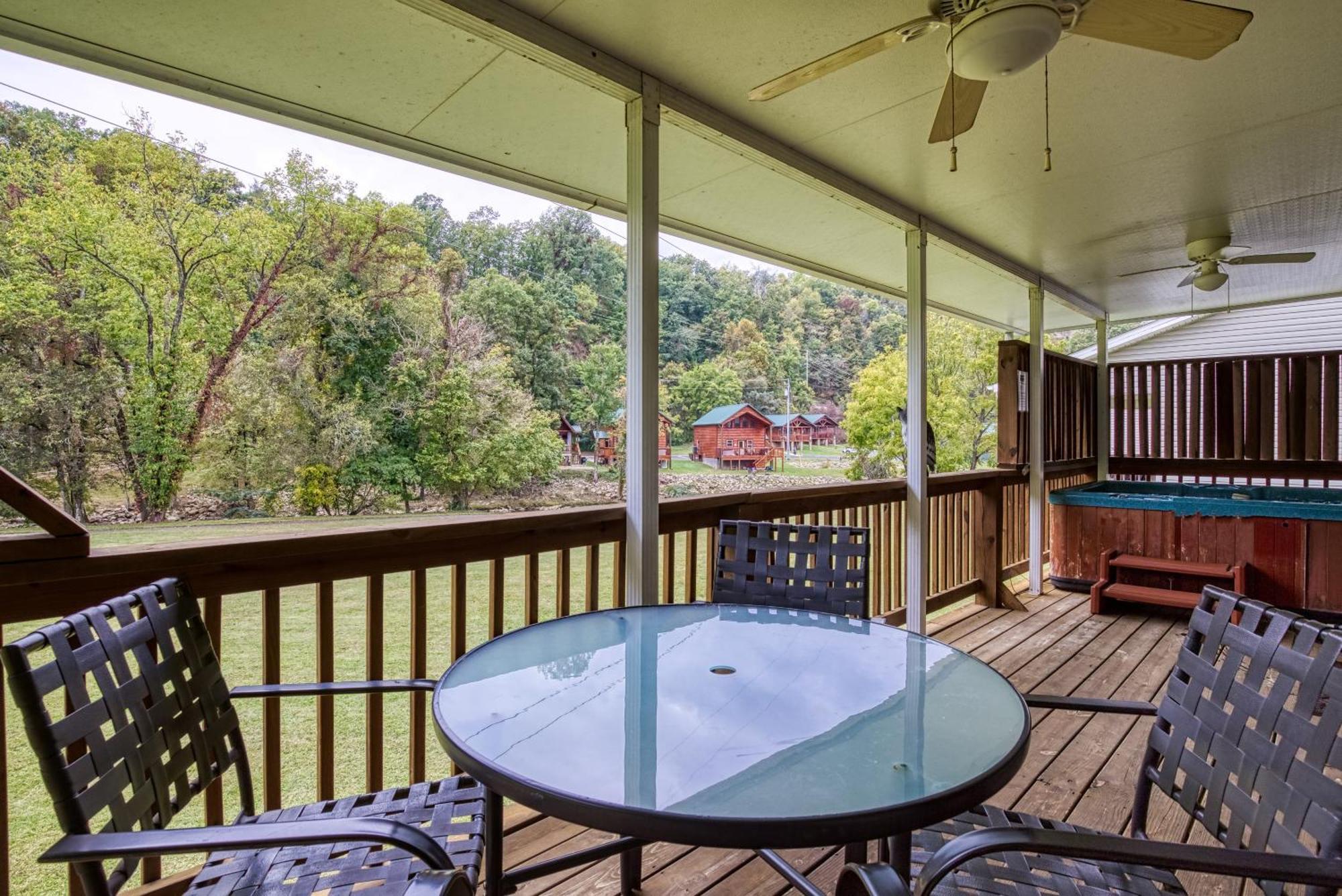 River Escape * Pigeon Forge