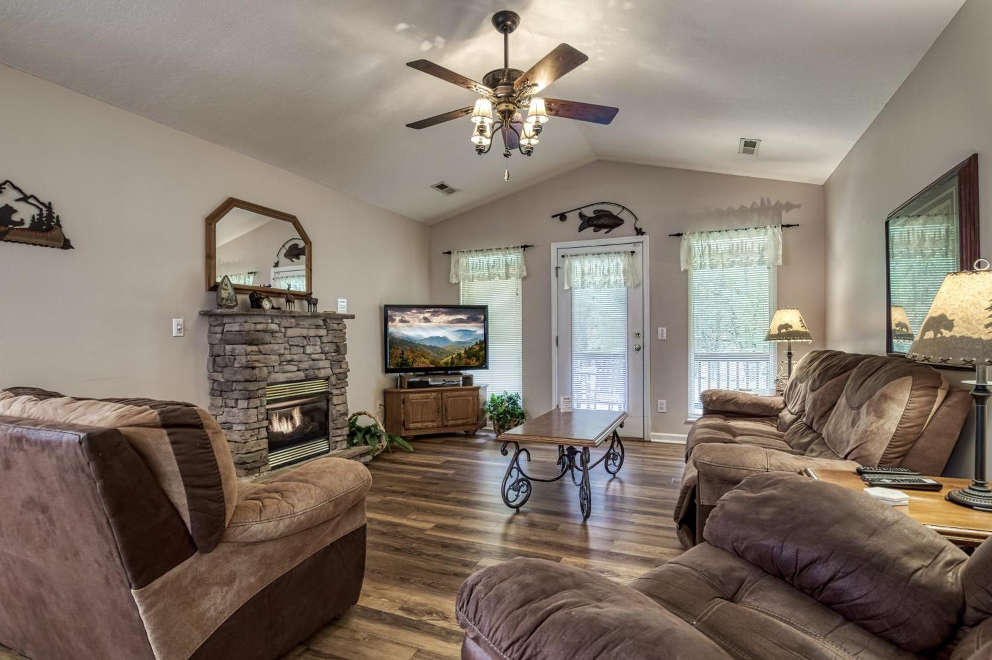 River Escape * Pigeon Forge