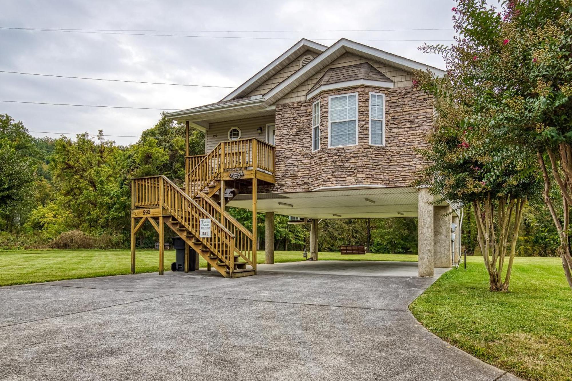 River Escape * Pigeon Forge