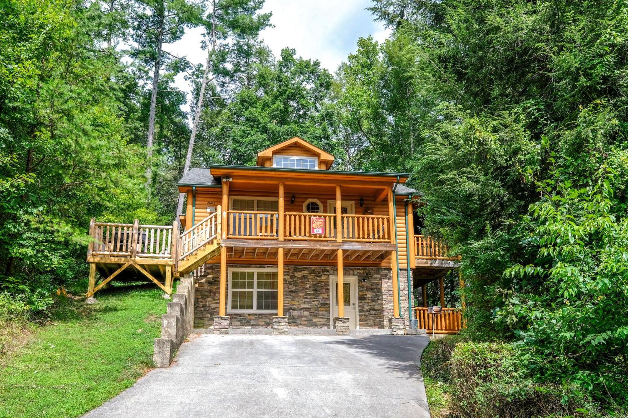 Timber Tree Chalet Pigeon Forge
