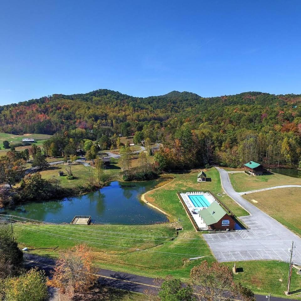 Whispering Winds Holiday home Pigeon Forge