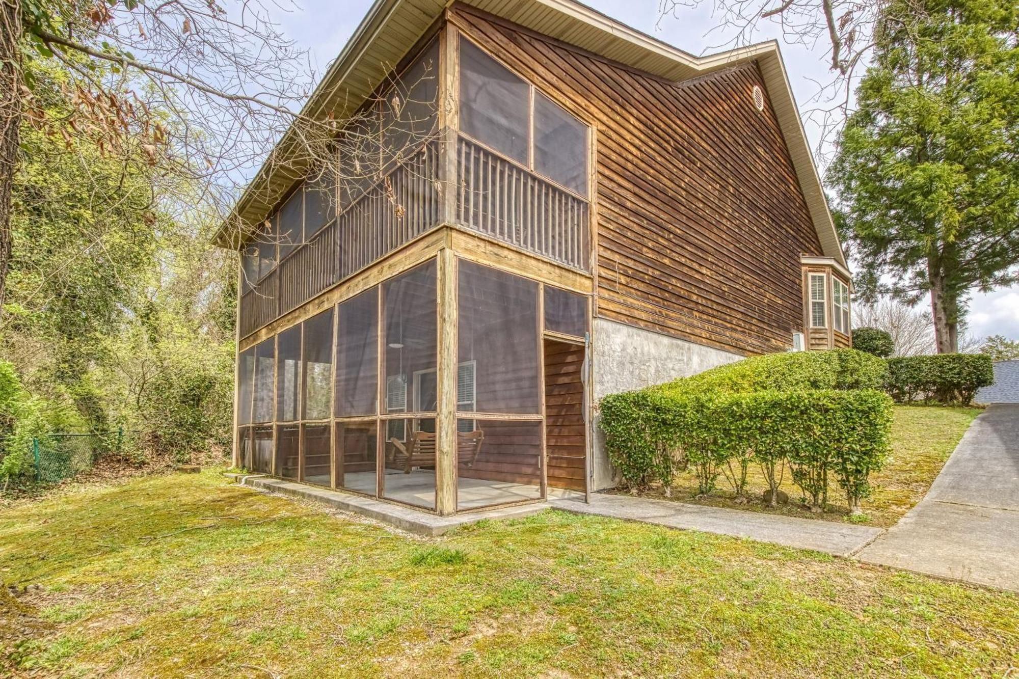 Whispering River Chalet *