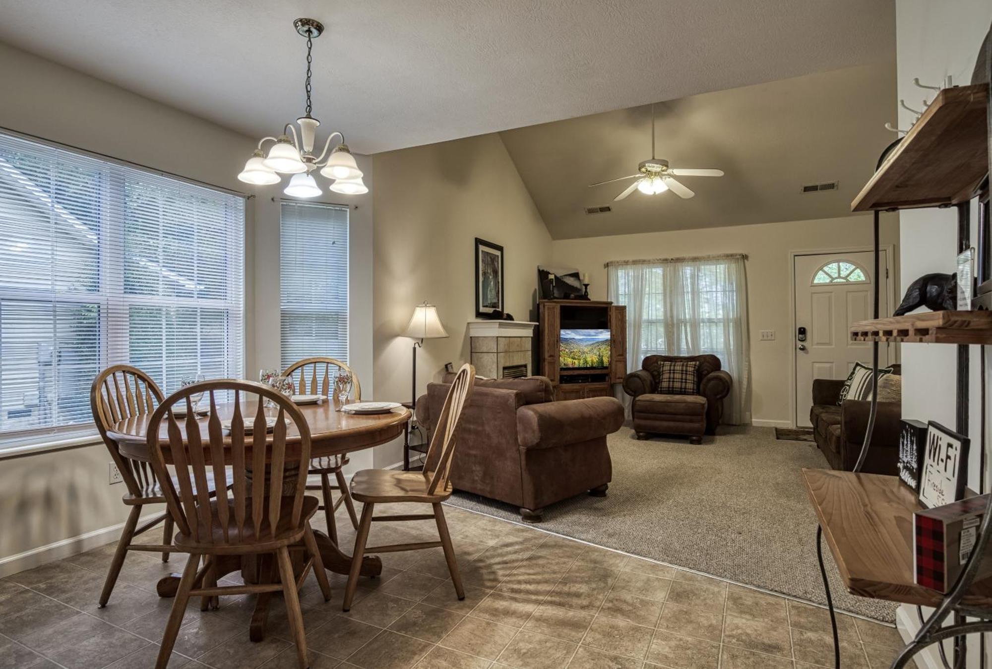 Chalet Henderson's Riverside Pigeon Forge