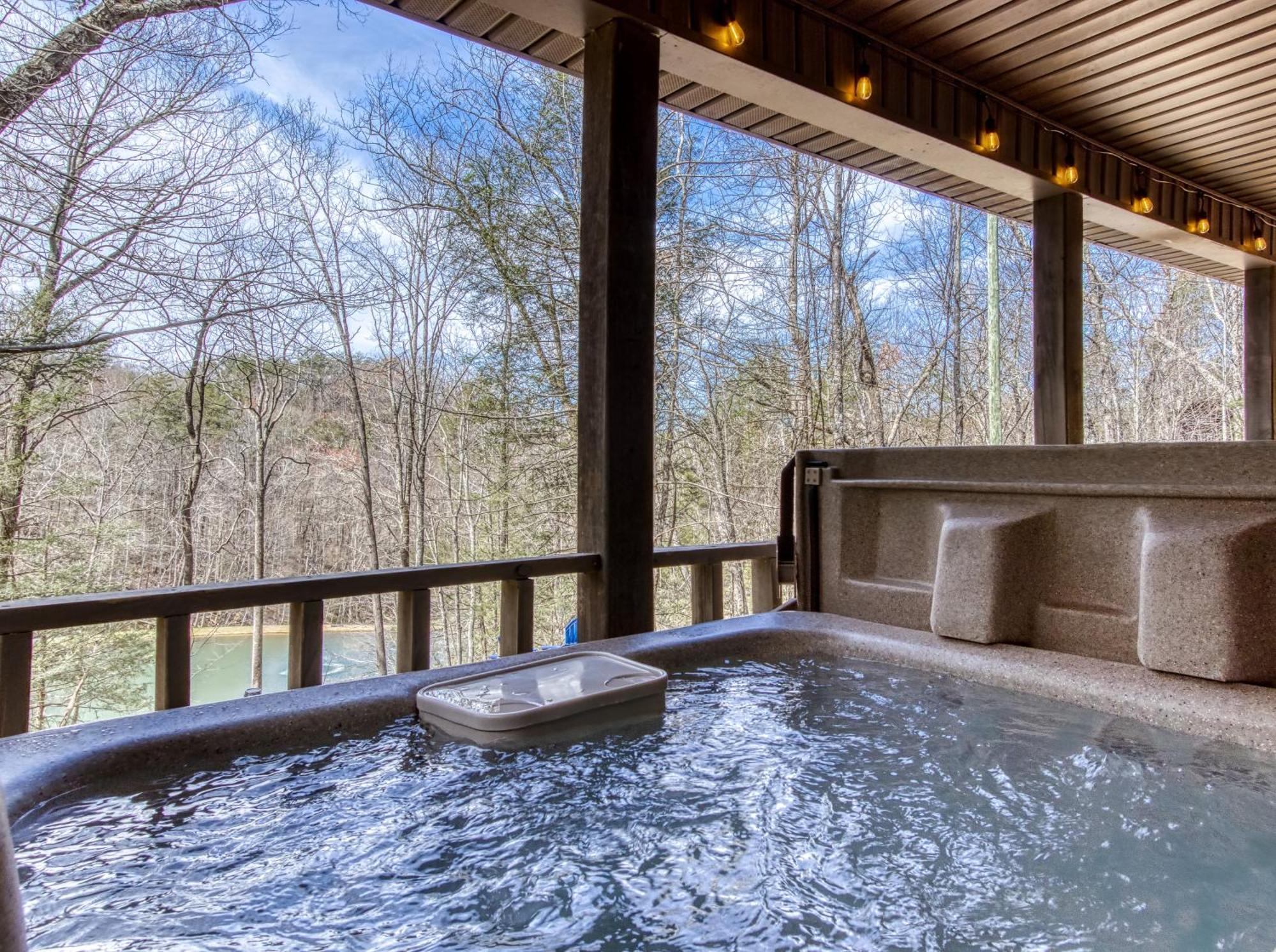 Water's View Chalet