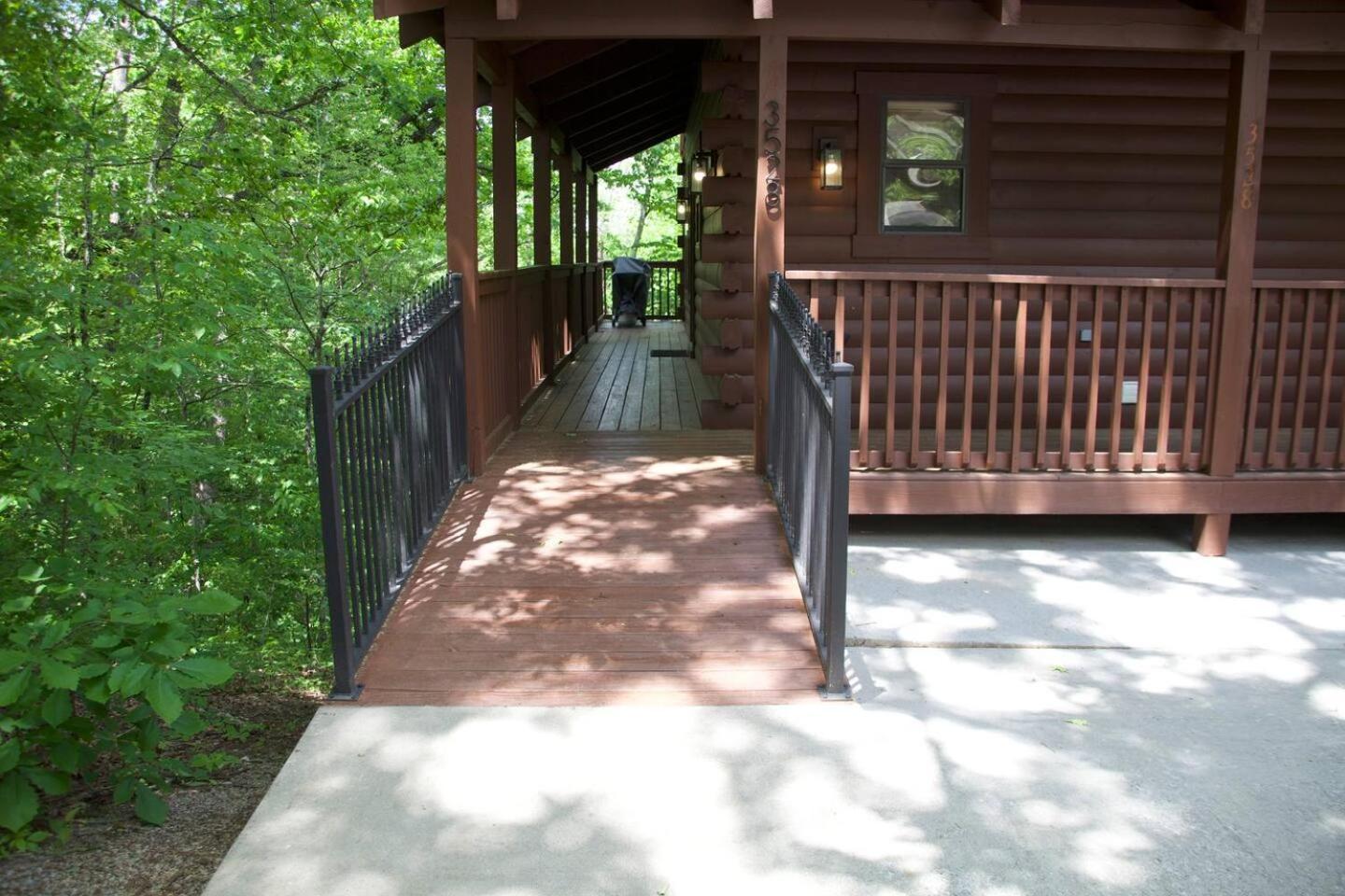 Cozy - Hot Tub, Game Room, Outdoor Pool Holiday home Pigeon Forge