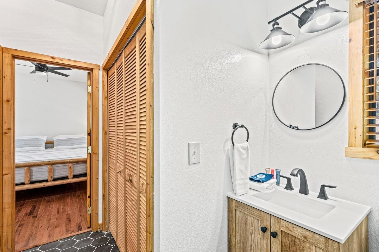 Cozy - Hot Tub, Game Room, Outdoor Pool